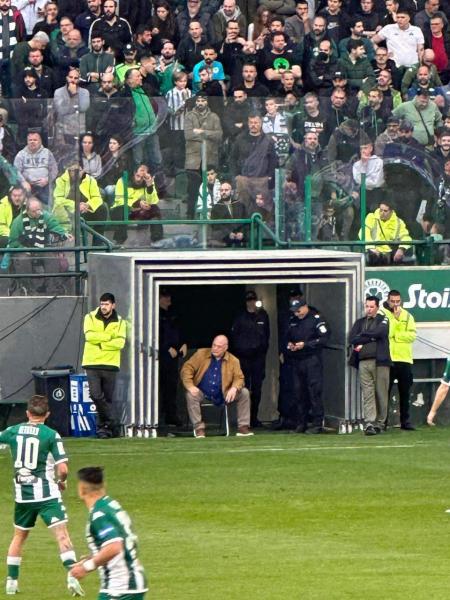 Δεν φαντάζεστε πού καθόταν ο Μπέος στη Λεωφόρο! (ΦΩΤΟ)