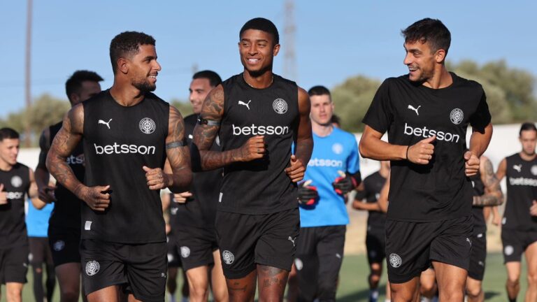 δεν-ήρθαν-για-να-φάνε-σουβλάκια-29170