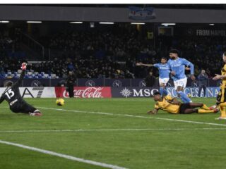 napoli-kaliari-kai-komo-inter-apodoseis-to-finale-sti-maxi-gia-to-skoynteto-54323