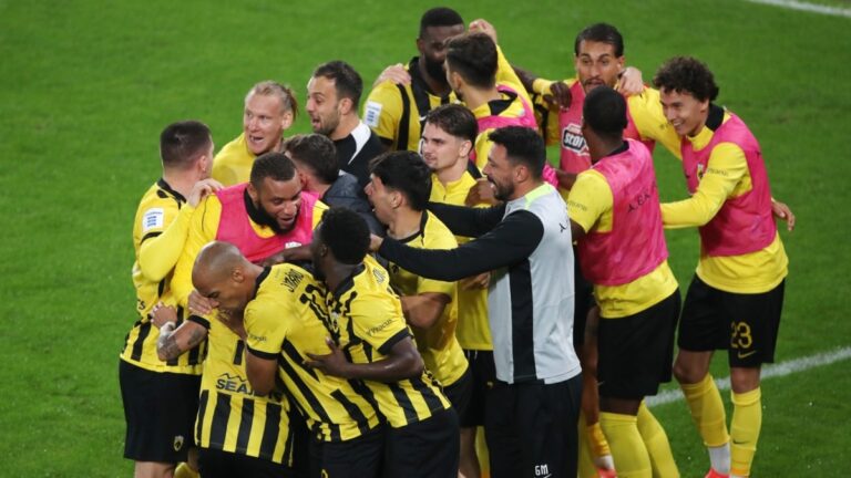 άσος-α-λα-νίκολιτς-στη-φιλαδέλφεια-67336