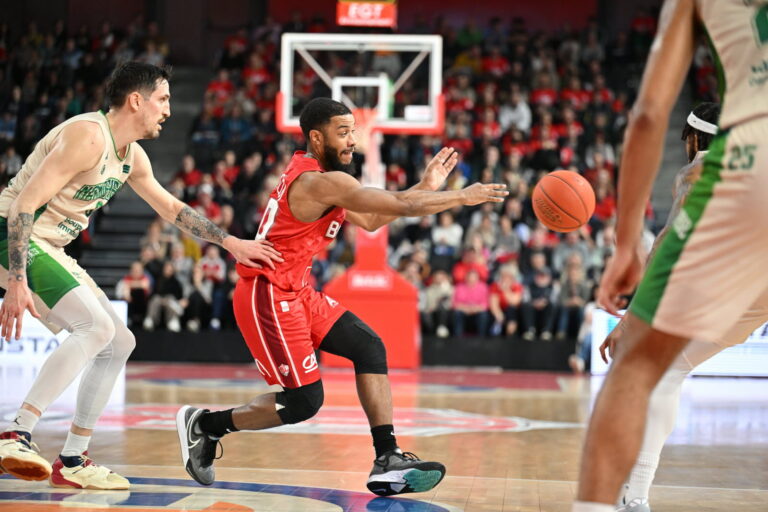 με-τους-φιλοξενούμενους-σε-δύο-μέτωπα-73747