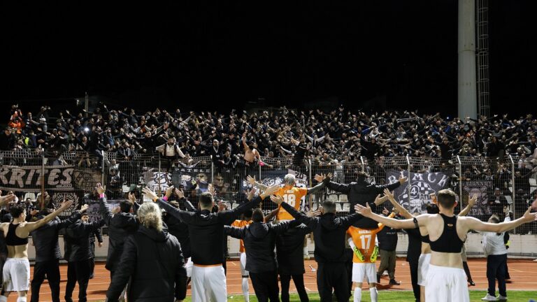 γεμάτος-αλλά-και-τόσο-άδειος-76233