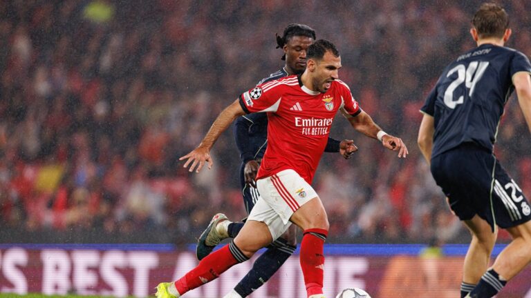 πρεμιέρα-στα-play-offs-του-champions-league-με-ειδικά-στοιχή-76459