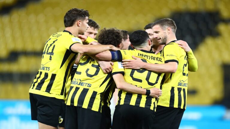 αυτόν-τον-έλληνα-μπακ-χτυπάει-η-αεκ-77477