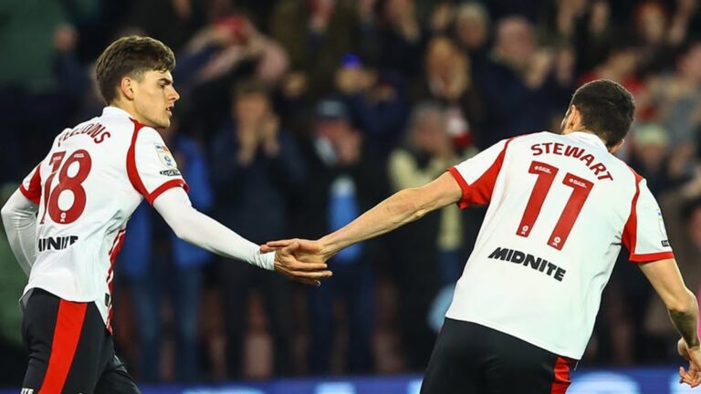 στηρίζονται-στην-έδρα-οι-άγιοι-82319